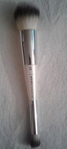 BRAND NEW IT COSMETICS DOUBLE SIDED BRUSH